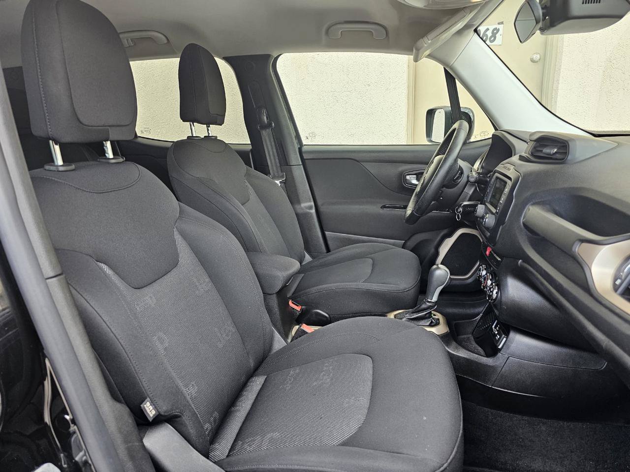 Used 2015 Jeep Renegade Latitude FWD image 26