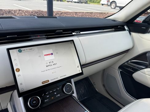 Used 2023 Land Rover Range Rover SE image 32