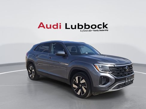 Used 2024 Volkswagen Atlas Cross Sport SE image 2