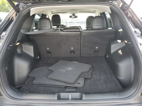 Certified 2019 Jeep Cherokee Limited AWD/4WD image 9
