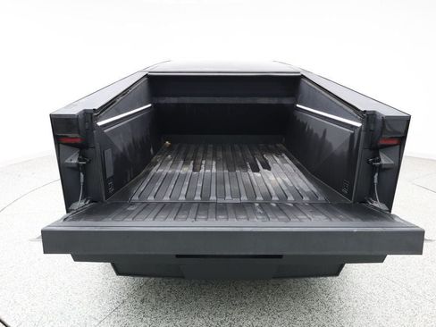 Used 2025 Tesla Cybertruck AWD Crew Cab image 23