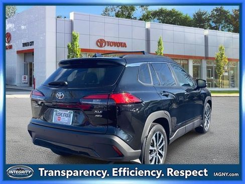 Certified 2023 Toyota Corolla Cross XLE image 6