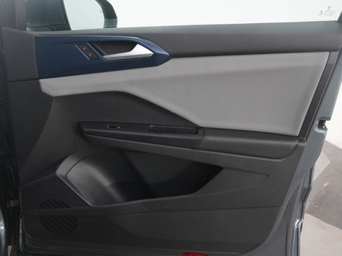 Used 2022 Volkswagen Taos SE image 11