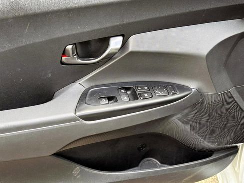 Used 2019 Hyundai Veloster 2.0 image 13