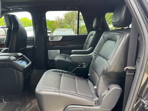 Used 2023 Lincoln Navigator L Reserve AWD/4WD image 12