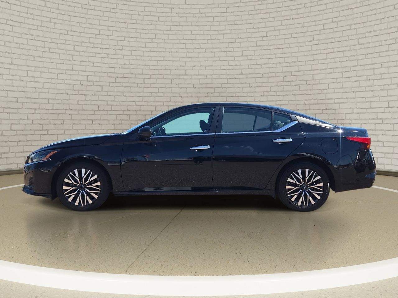 Used 2025 Nissan Altima 2.5 SV FWD image 8