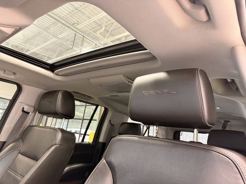 Used 2019 GMC Yukon XL Denali image 27