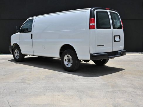 Used 2021 Chevrolet Express 2500 w/ Driver Convenience Package image 4