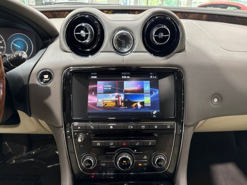 Used 2016 Jaguar XJ R-Sport RWD image 70