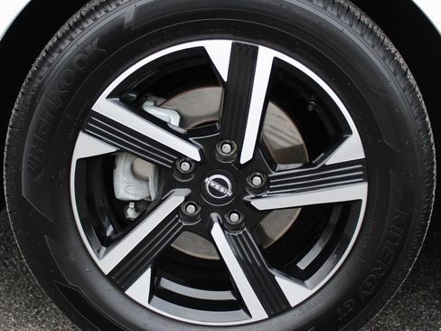 Certified 2025 Nissan Sentra SV image 10