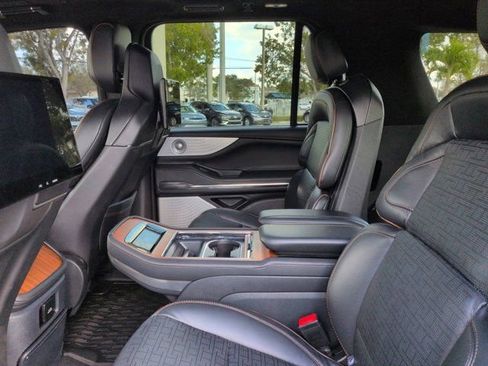 Used 2025 Lincoln Navigator Black Label image 13