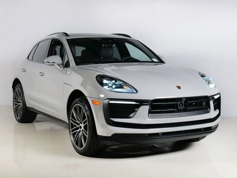 Certified 2026 Porsche Macan AWD/4WD image 7