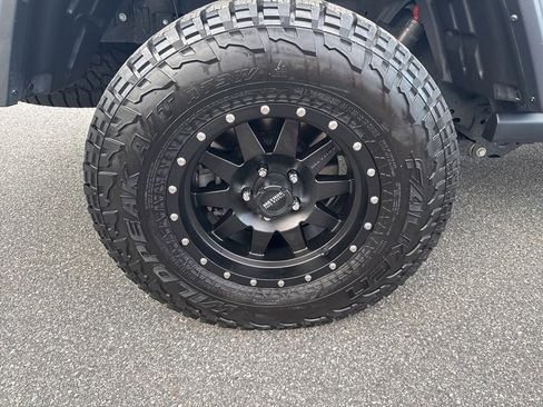 Used 2023 Jeep Gladiator Rubicon w/ LED Lighting Group image 10