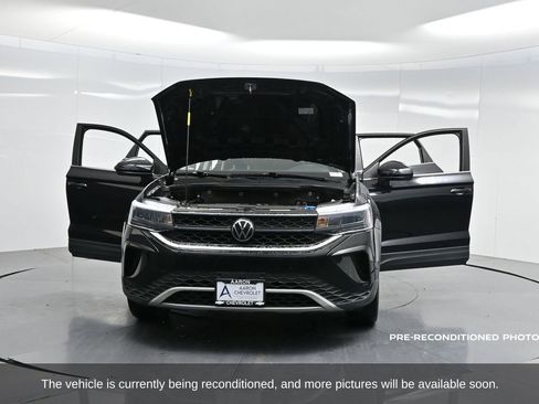 Used 2023 Volkswagen Taos SE w/ Panoramic Sunroof Package image 45