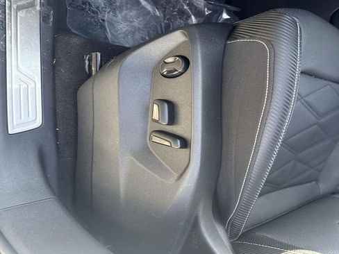 Used 2024 Volkswagen Atlas Cross Sport SE image 23