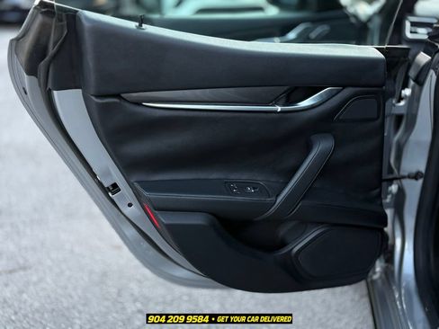 Used 2018 Maserati Ghibli RWD image 11