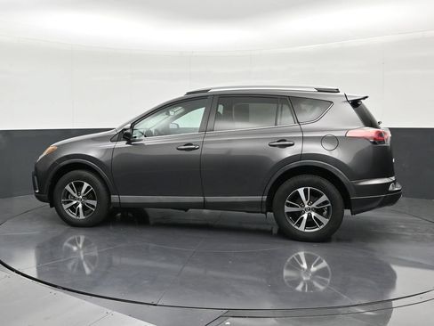 Used 2017 Toyota RAV4 XLE FWD image 2