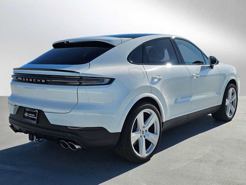 Used 2025 Porsche Cayenne S AWD/4WD image 5