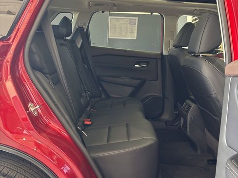 Used 2023 Nissan Rogue SV w/ SV Premium B Package image 17