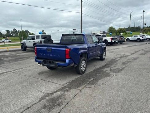 Used 2025 Toyota Tacoma SR5 RWD image 38
