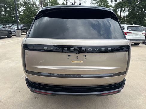 Used 2025 Land Rover Range Rover SE AWD/4WD image 5
