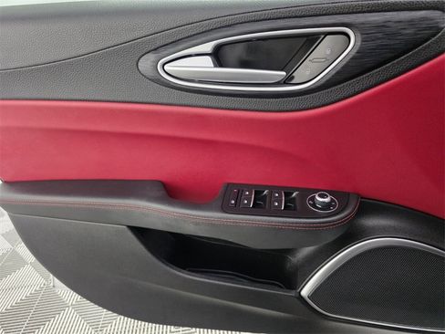 Used 2019 Alfa Romeo Giulia image 28