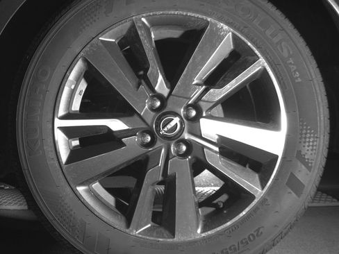 Used 2025 Nissan Versa SV image 14