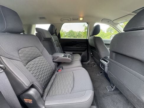 Certified 2025 Nissan Pathfinder SV w/ Black Appearance Package image 25