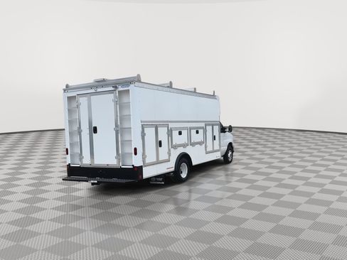 New 2027 Ford E-450 and Econoline 450 Super Duty w/ Power Equipment Group RWD image 31