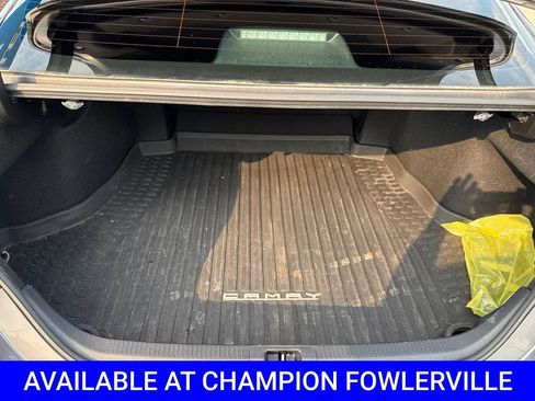 Used 2021 Toyota Camry SE w/ Cold Weather Package FWD image 15