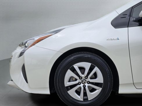 Used 2016 Toyota Prius Four FWD image 34