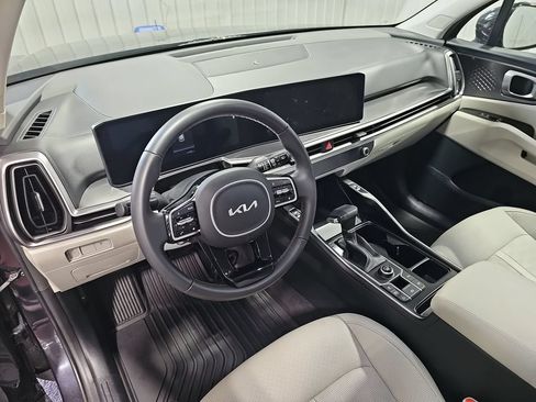 Used 2025 Kia Sorento S w/ Panoramic Sunroof Package FWD image 16