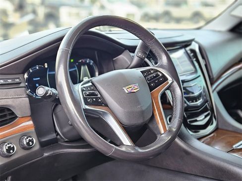 Used 2020 Cadillac Escalade Premium Luxury w/ Escalade Sport Edition image 17