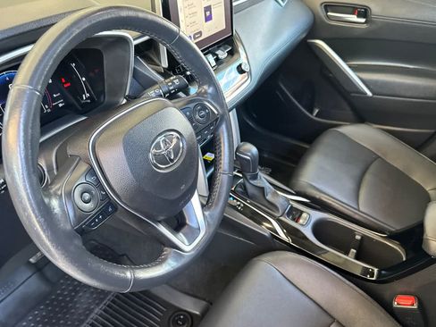 Used 2023 Toyota Corolla Cross XLE w/ Convenience Package FWD image 11