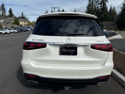 Used 2024 Mercedes-Benz GLS 580 4MATIC image 5