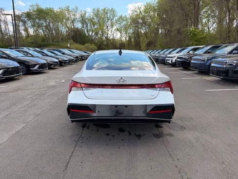 Used 2024 Hyundai Elantra Limited FWD image 4