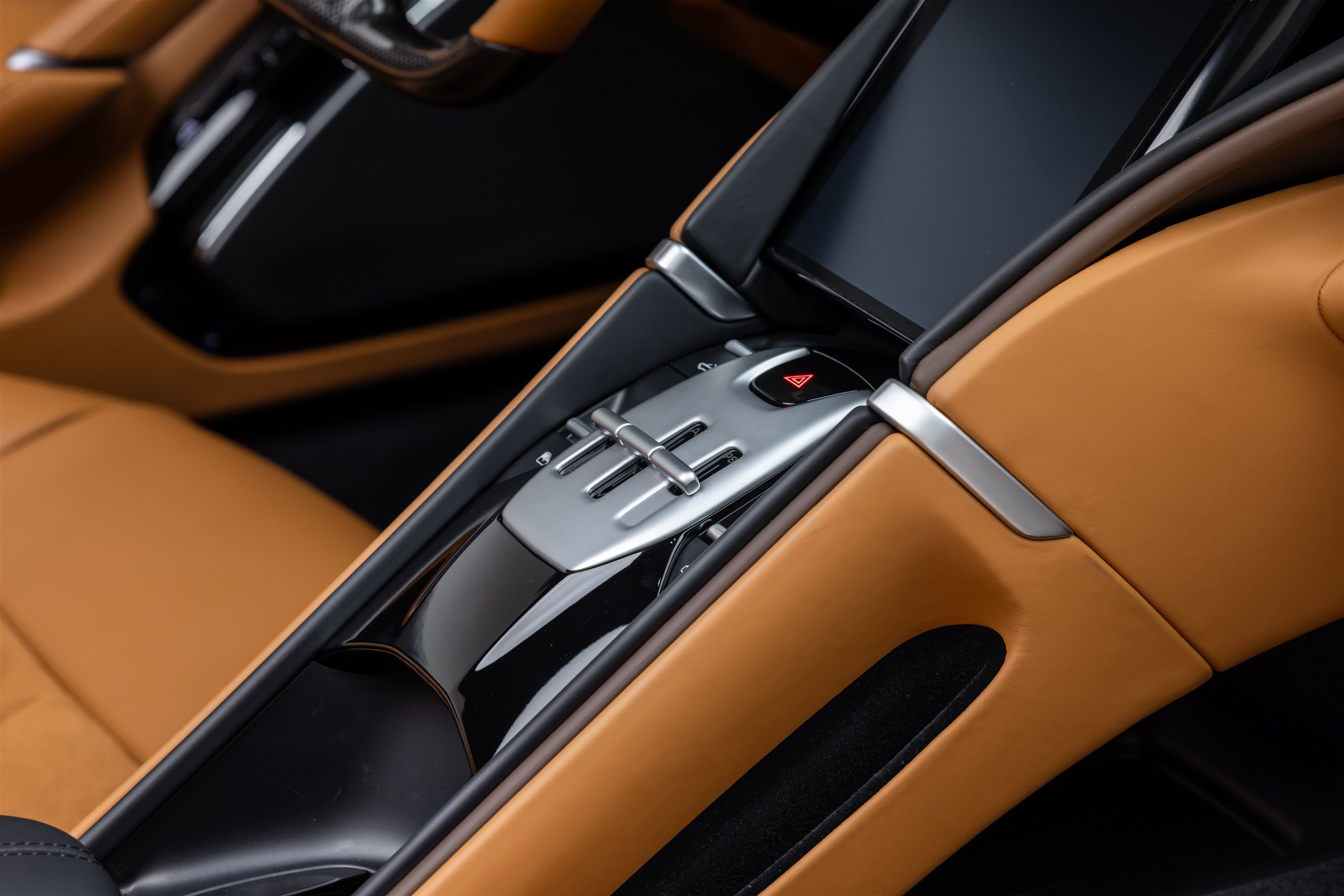 Certified 2025 Ferrari Roma Spider RWD image 31