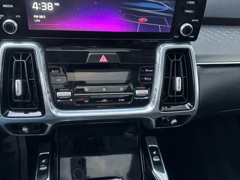 Used 2022 Kia Sorento SX image 17
