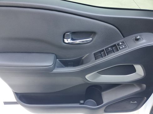 Used 2024 Nissan Frontier SL w/ Technology Package image 18