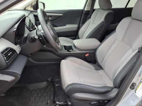 Used 2025 Subaru Outback Premium image 2