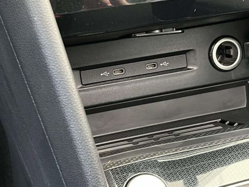 New 2025 Volkswagen Taos SE AWD/4WD image 24