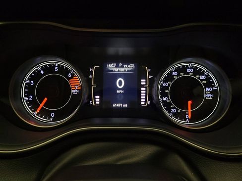 Used 2020 Jeep Cherokee Latitude Plus FWD image 23