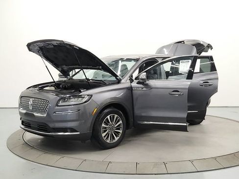 Used 2021 Lincoln Nautilus Reserve image 11