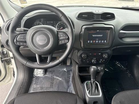 Used 2020 Jeep Renegade Altitude FWD image 16