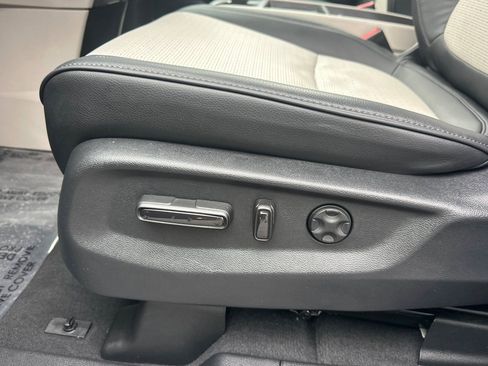 Used 2025 Honda Odyssey Elite image 14