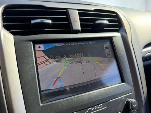 Used 2019 Ford Fusion SE FWD image 15