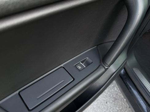 Used 2012 Volkswagen Touareg Hybrid image 48