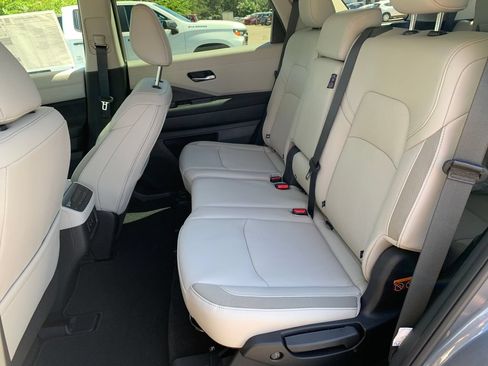 New 2026 Nissan Pathfinder SL FWD image 9