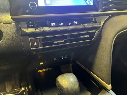 Used 2025 Toyota Camry LE image 18