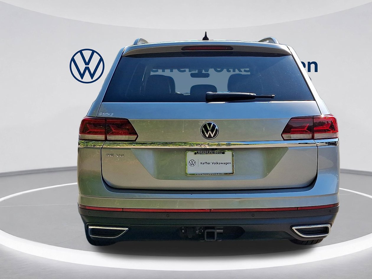 Certified 2022 Volkswagen Atlas SE w/ Black Wheel Package FWD image 5
